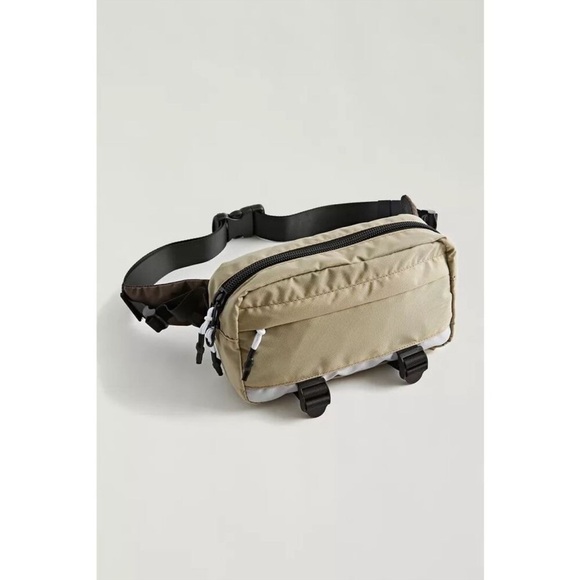 Urban Outfitters UO Utility Hip Pack NEW - Picture 1 of 14